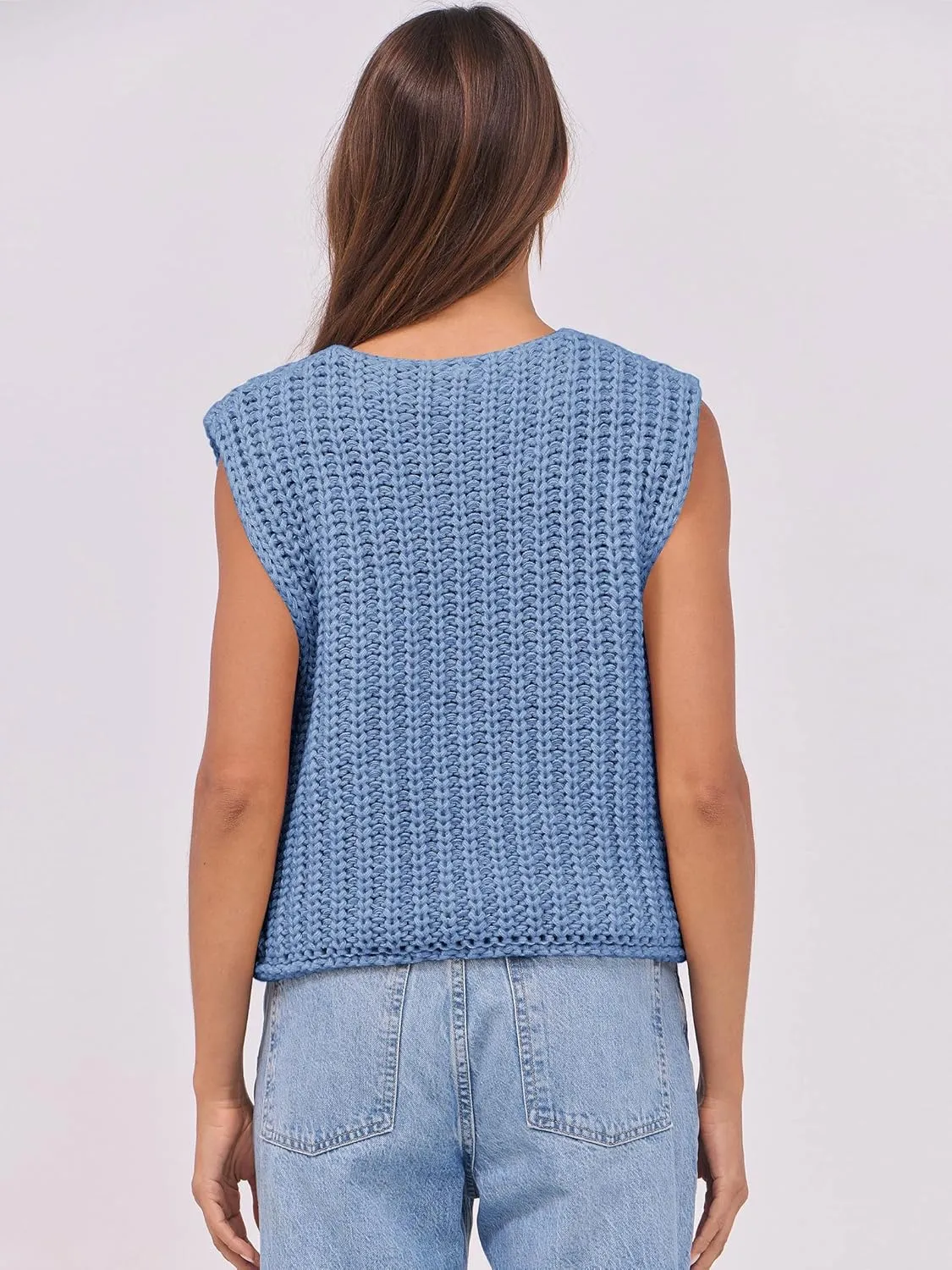Baonmy Women's Sleeveless Cropped Chunky Knit Cardigan 2025 Casual Button Down Crochet Sweater Vest Tops with Pockets