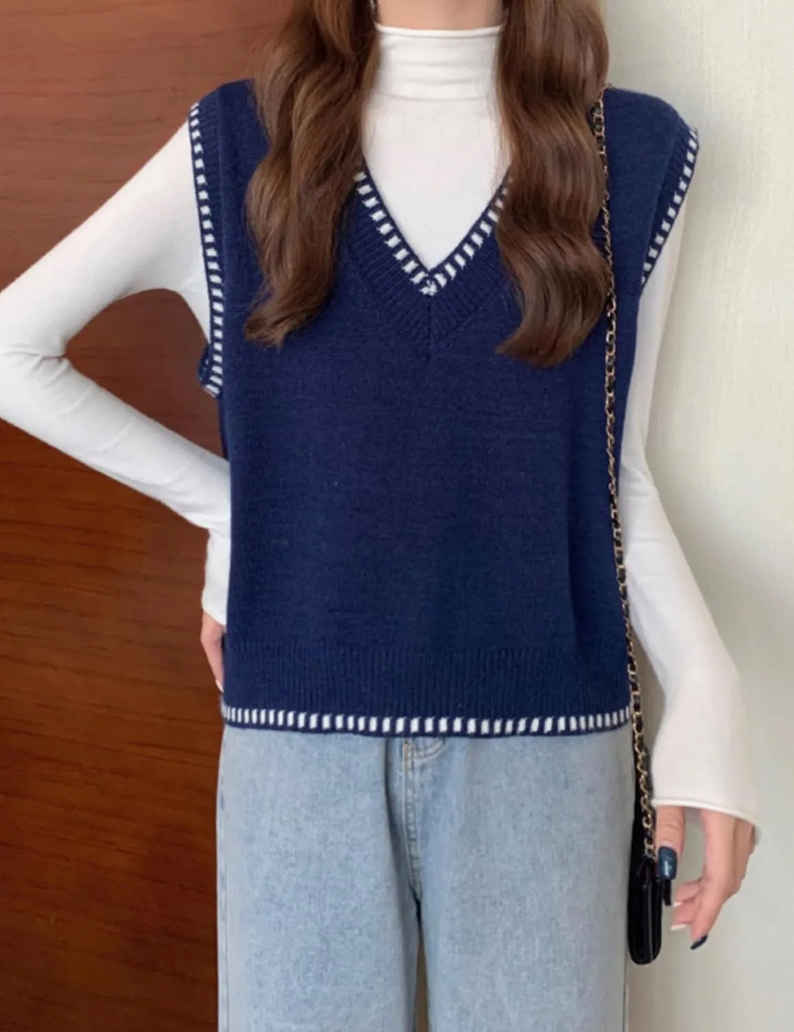 HangNiFang Women's V Neck Knit Sweater Vest Sleeveless Pullover Cropped Sweater Tank Tops