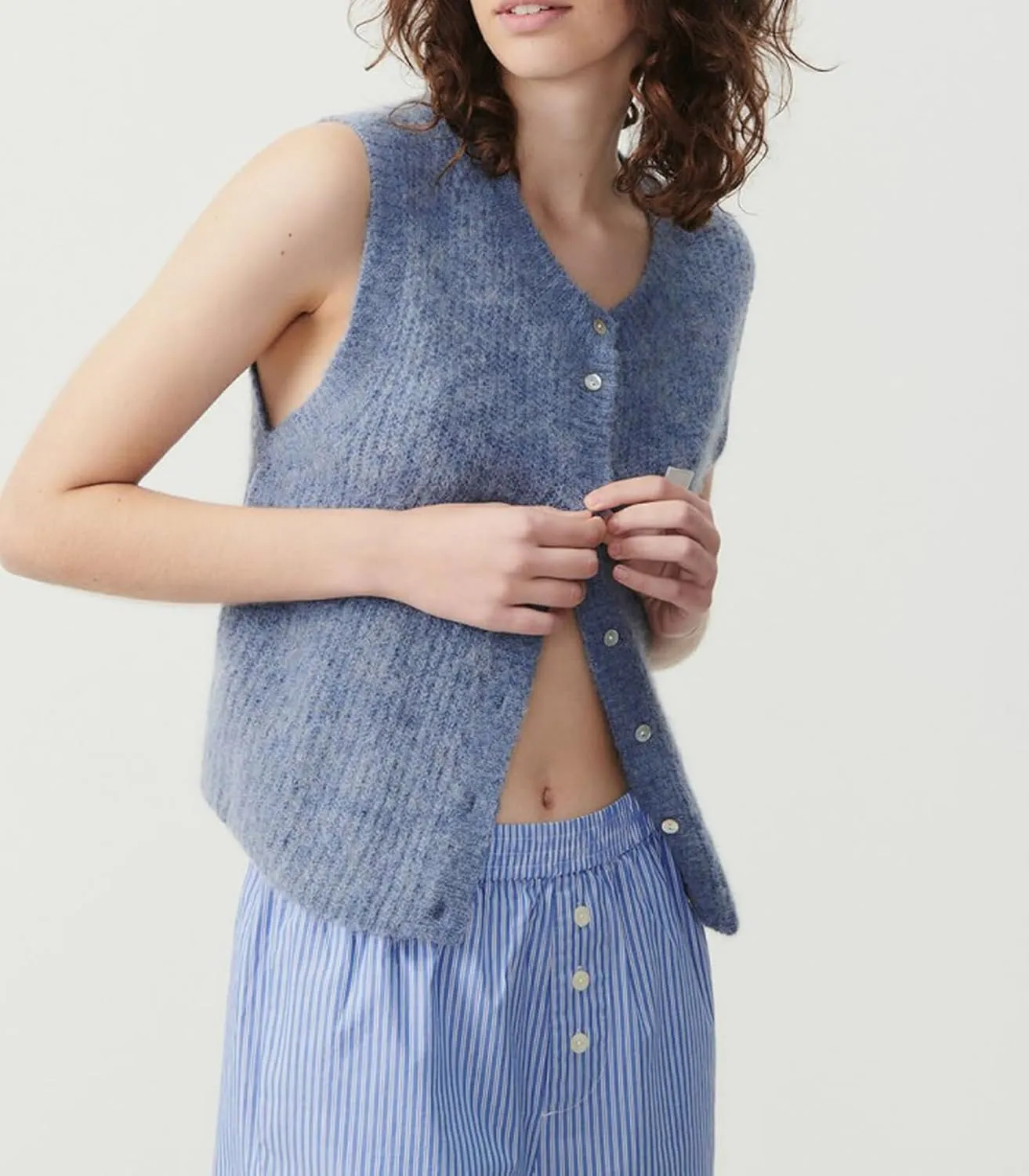 Women Chunky Button Sweater Vest Sleeveless Round Neck Rib Knitted Tank Top Y2k Knitted Cardigan Vest Shirt