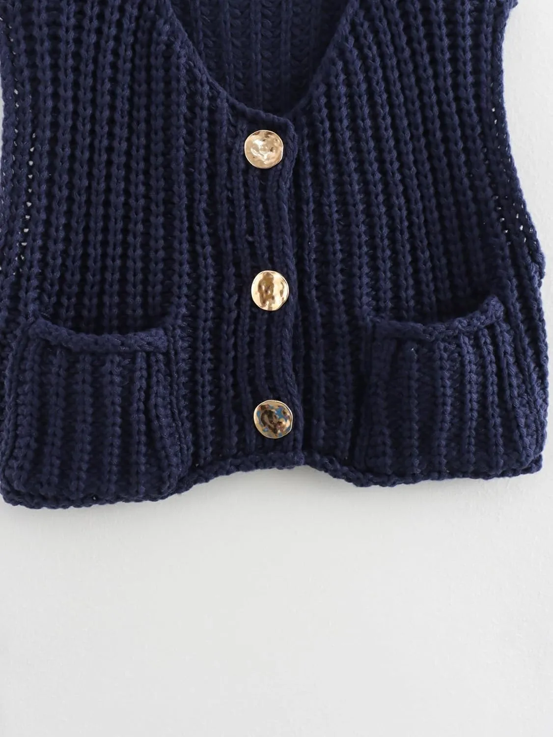 Women Crochet Knit Chunky Sweater Vest Button Down Sleeveless Knitted Crop Top Short Cardigan Vest with Pockets
