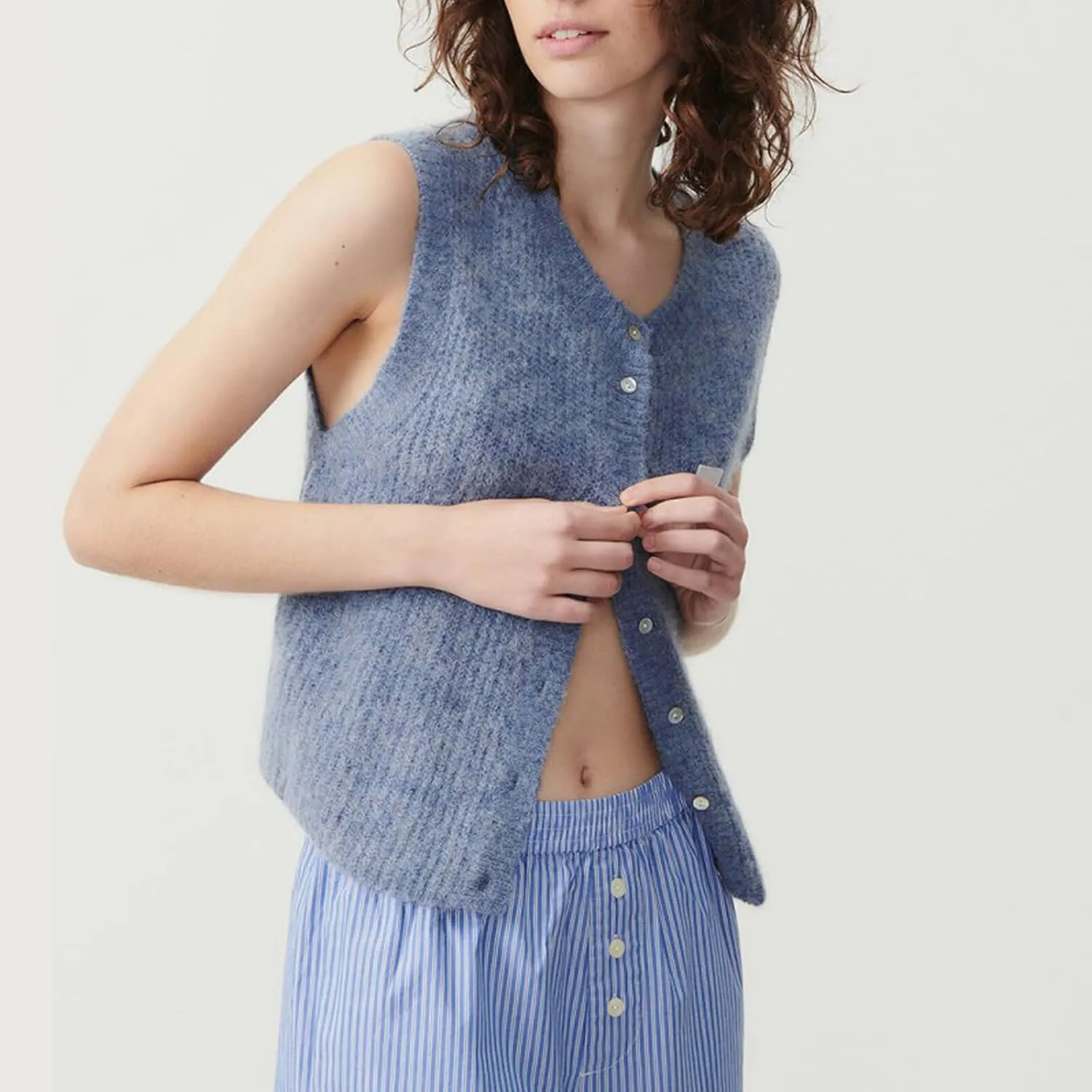 Women Summer Sweater Vest Button Down Round Neck Knitted Tank Top Y2k Sleeveless Sweater Cardigan